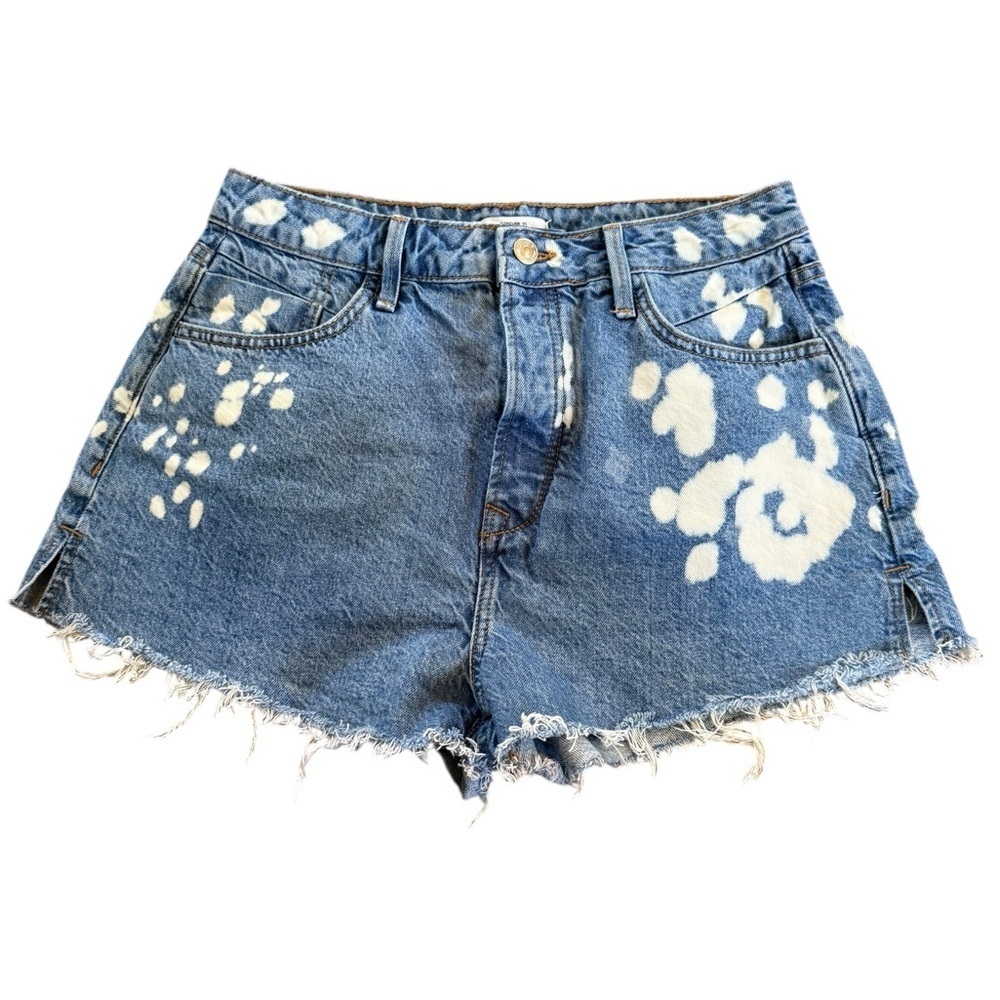 Womens Forever 21 Blue & white denim frayed Jean Shorts with buttons EUC Size 28